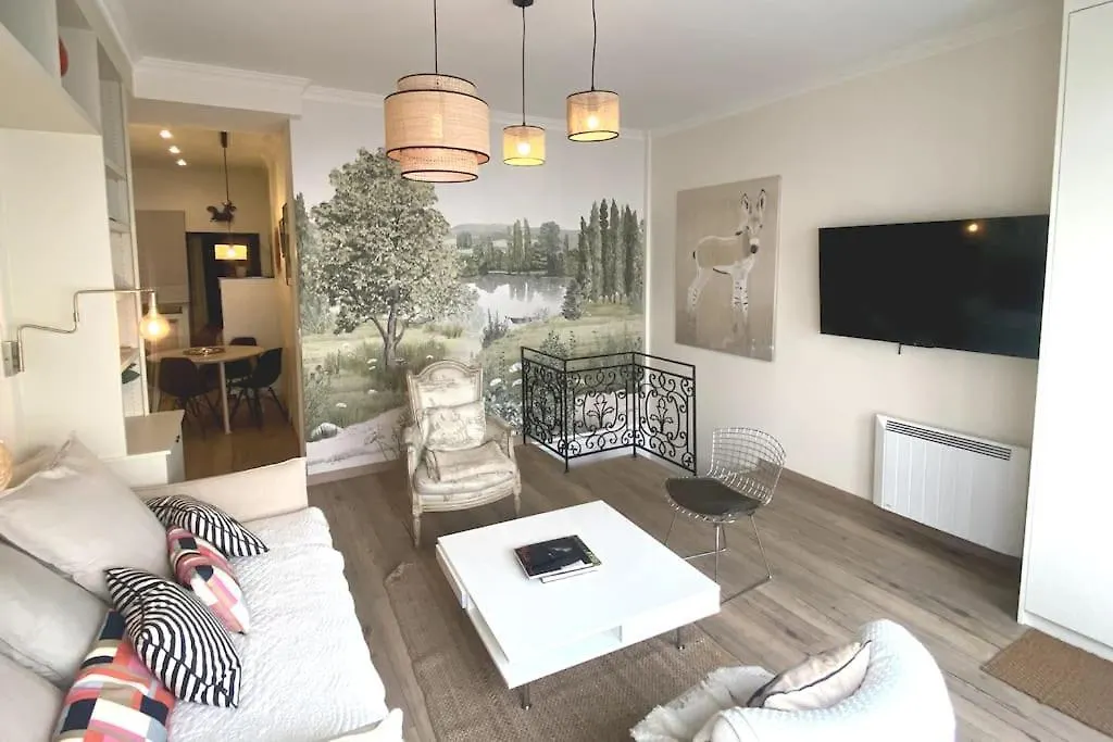 Parisian Muse By Suitehomeparis location